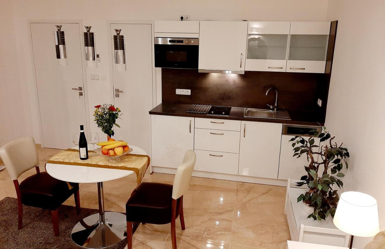 Nobless Apartments Holedna เบอร์โน ภายนอก รูปภาพ